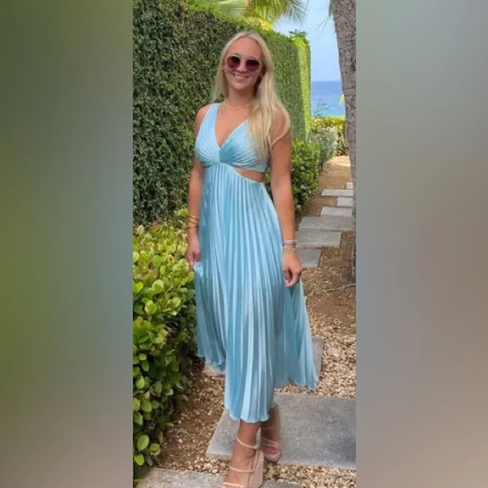 Abercrombie & Fitch Gisselle pleated cutout v neck Light Blue Maxi Dress size S